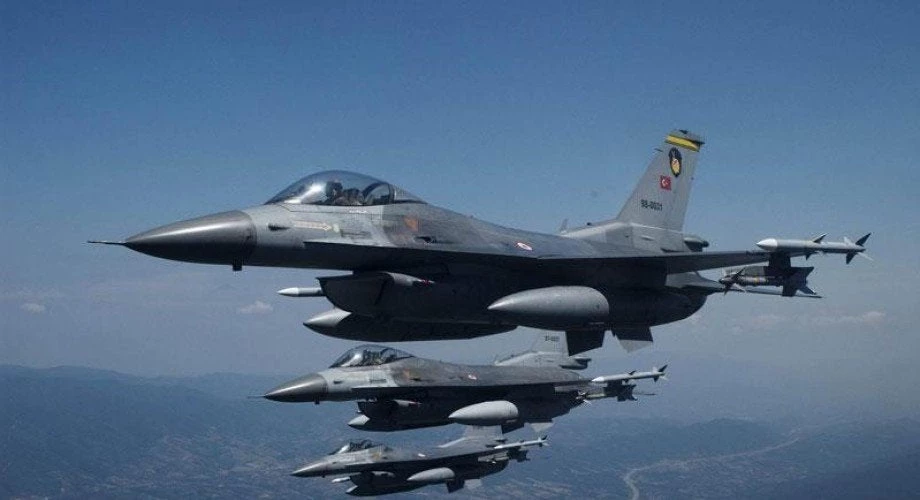 Πτήσεις τουρκικών F-16 πάνω από την κατεχόμενη Λευκωσία – Δημιουργεί κλίμα η Άγκυρα – Παρέλαση στο ψευδοκράτος
